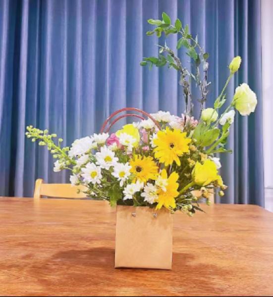 英国上市公司365举办 “解语花”女教工花艺小课堂活动